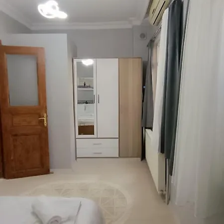 Beyoglu'nda Guzel Bir Daire 1 Istambul
